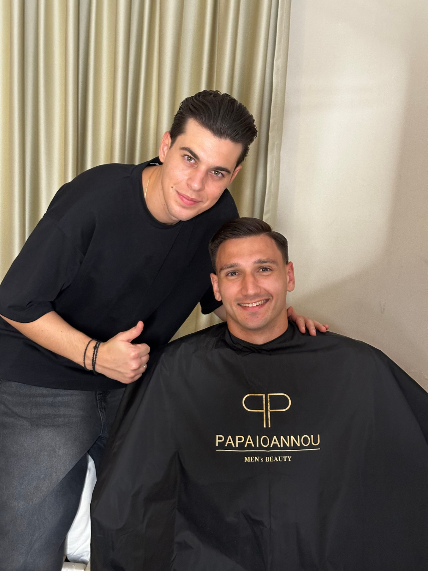 Ο PAPAIOANNOU με πελάτη και ολοκληρωμένο ανδρικό styling