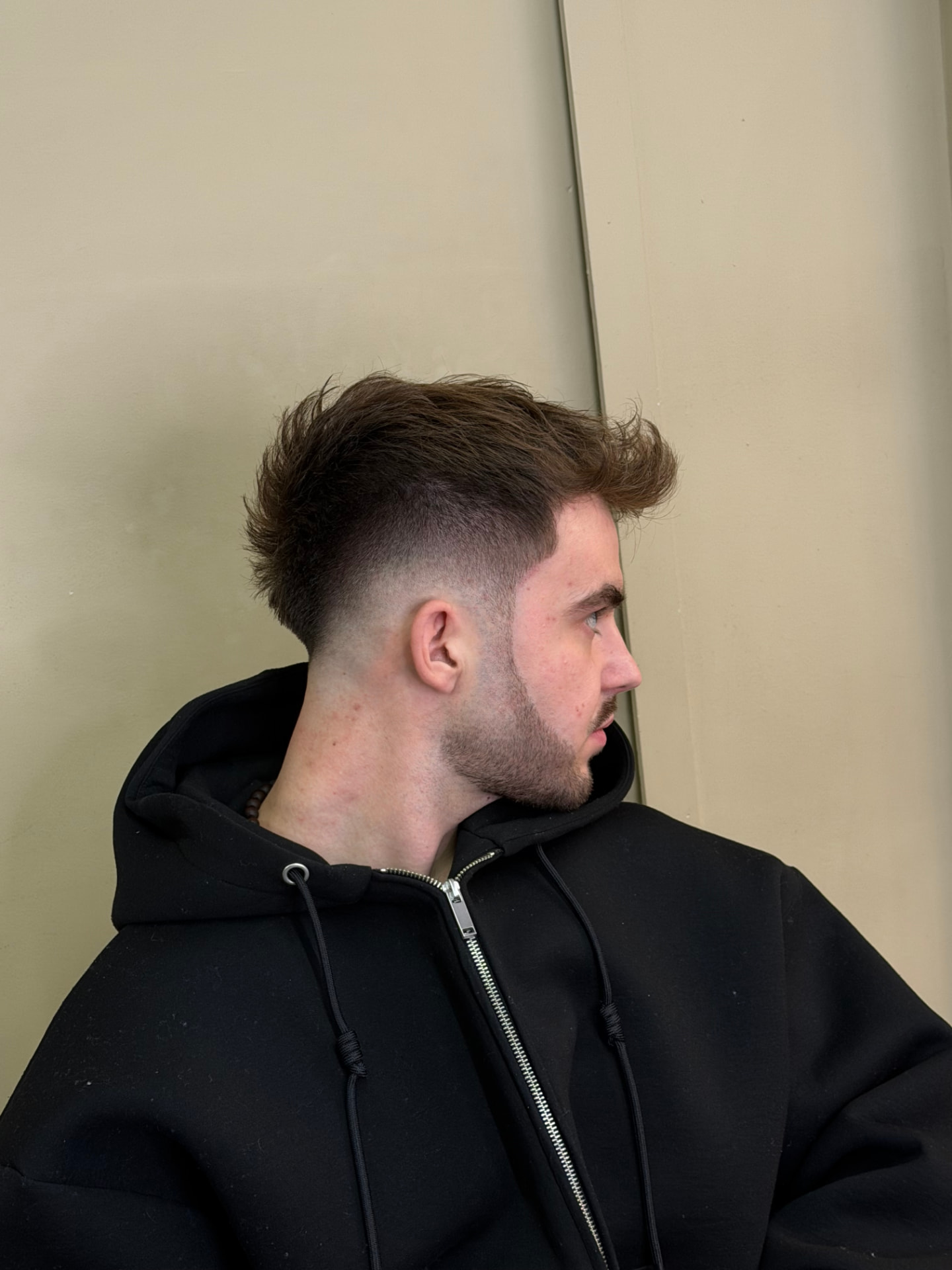 Ανδρικό κούρεμα με καθαρό skin fade