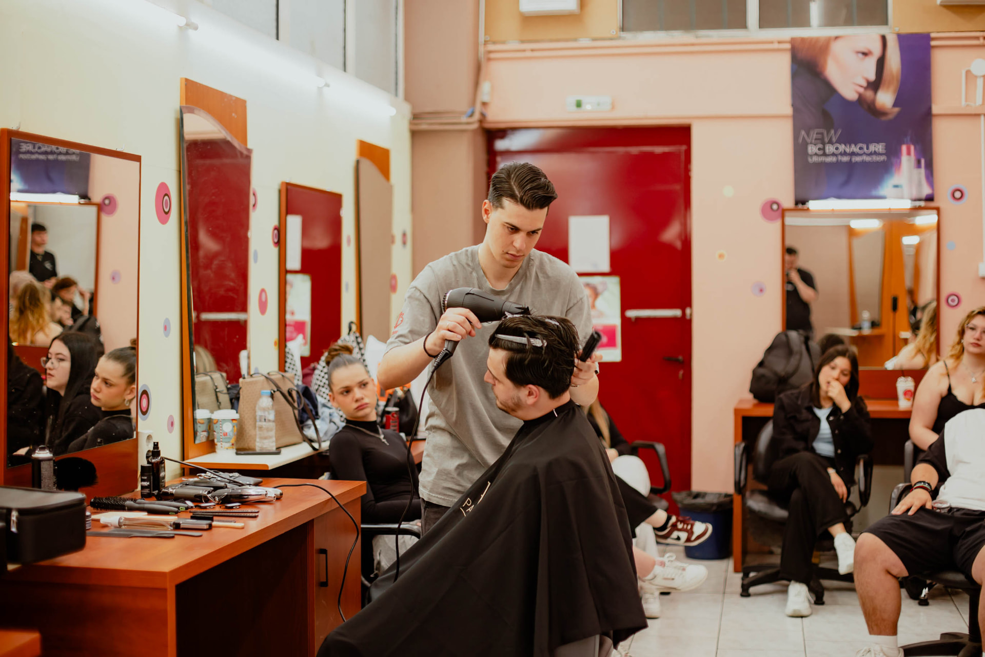 Εκπαιδευτική πρακτική styling σε χώρο κομμωτικής