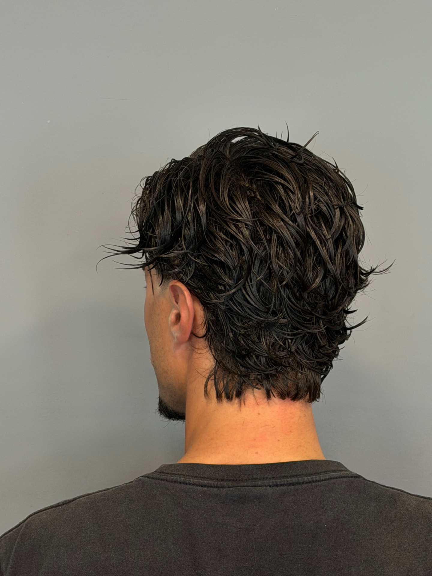 Ανδρικό wet look κούρεμα από πίσω